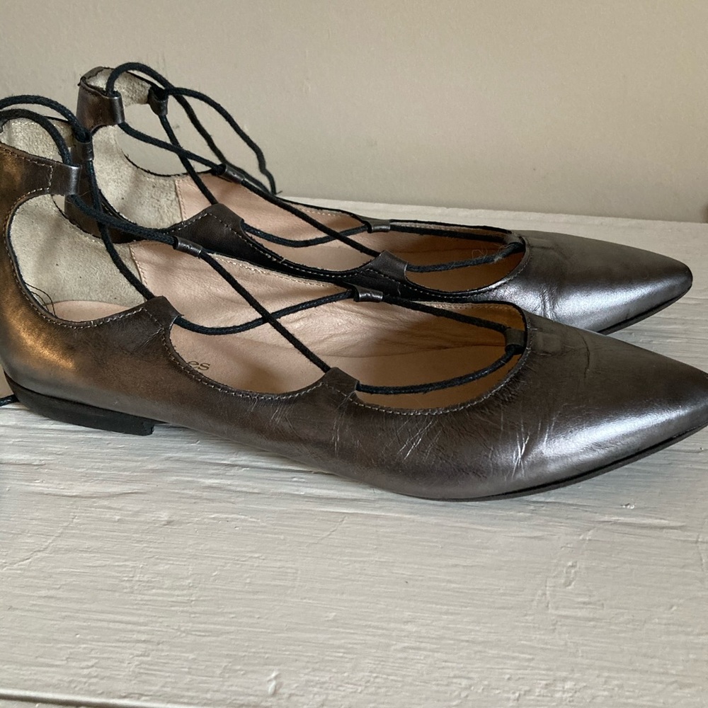 EUC Town Shoes Metallic Grey Leather Ballet Lace Up Pointy …